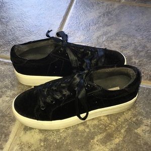 black steve madden suede shoes